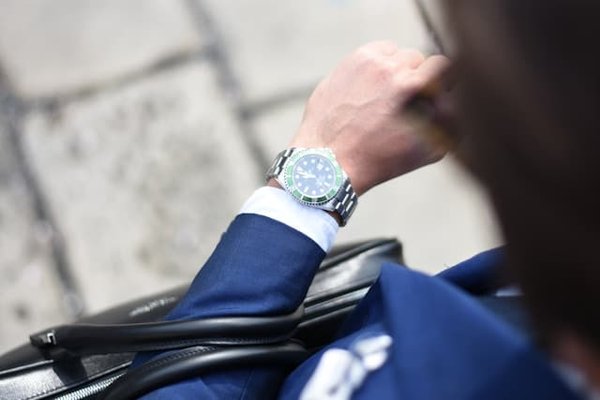 How to Choose a Work-Appropriate Statement Watch That Adds Personality to Your Outfit?